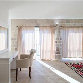 2 Bedroom Apartment with 2 Shared Pools, sleeps 4